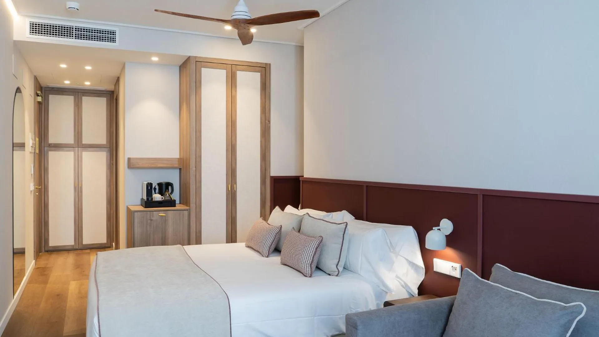 Hotel Well And Come Malaga