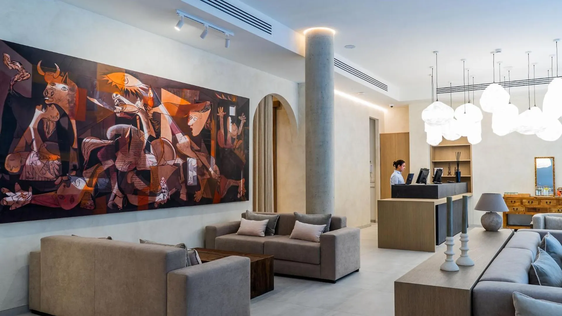 Hotel Well And Come Malaga 4*,